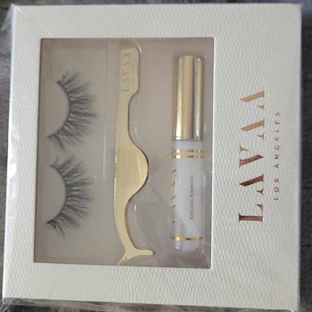 Lavaa Lashes, Flirty lash set